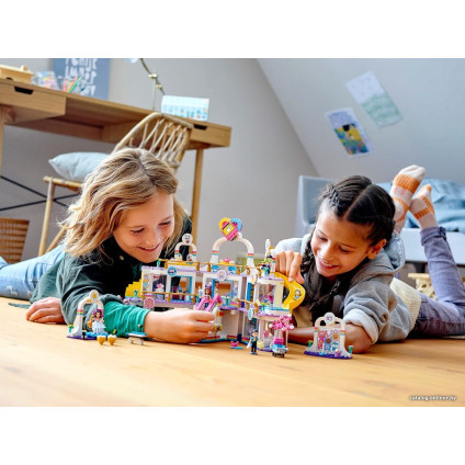 Конструктор LEGO Friends 41450 Торговый центр Хартлейк Сити