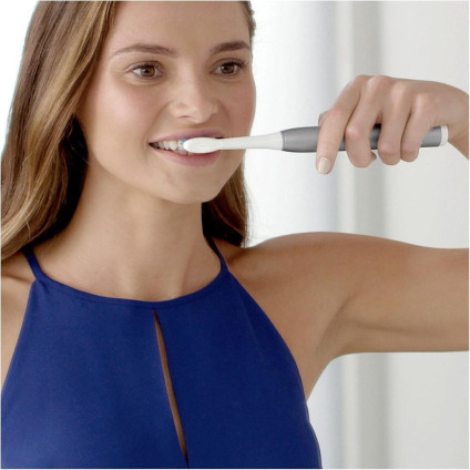 Электрическая зубная щетка Oral-B Pulsonic Slim Luxe 4000 (серебристый)