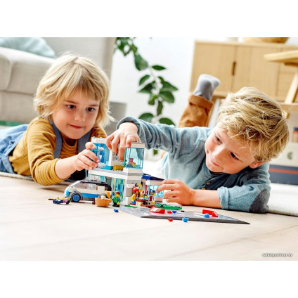 Конструктор LEGO City 60291 Семейный дом
