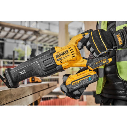 Сабельная пила DeWalt DCS386H2T (с 2-мя АКБ, кейс)