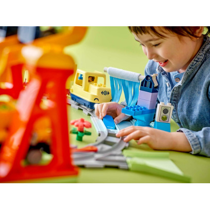 Конструктор LEGO Duplo 10428 Большой интерактивный общественный поезд