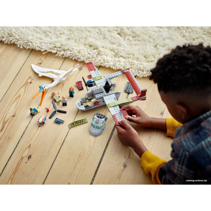 Конструктор LEGO Jurassic World 76947 Кетцалькоатль: нападение на самолет