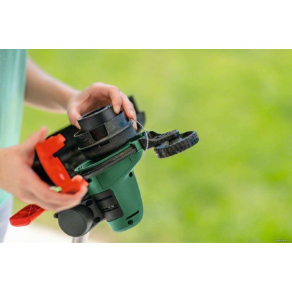 Триммер Bosch Universal GrassCut 18V-26 06008C1D04 (без АКБ)