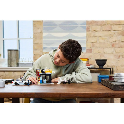 Конструктор LEGO Super Heroes Через вселенные: Майлз Моралес против Спота 76311