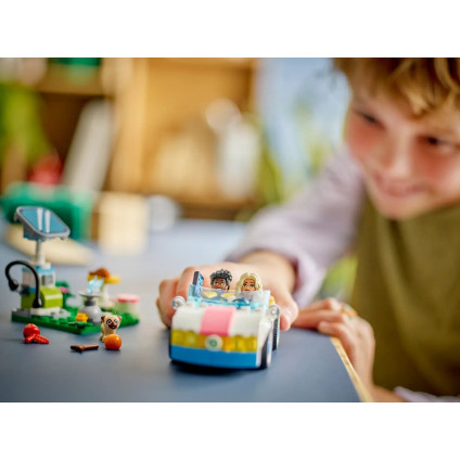Конструктор LEGO Friends Электромобиль и зарядное устройство 42609