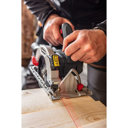 Дисковая (циркулярная) пила GRAPHITE 58G008 (без АКБ)