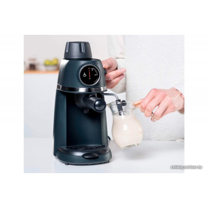 Рожковая кофеварка Black & Decker BXCO800E