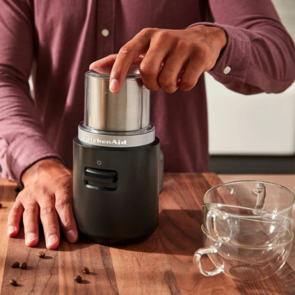 Аккумуляторная кофемолка KitchenAid 5KBGR111BM