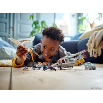 Конструктор LEGO Jurassic World 76947 Кетцалькоатль: нападение на самолет