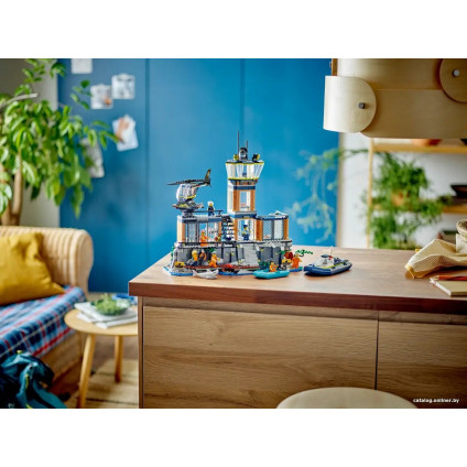 Конструктор LEGO City 60419 Полицейская тюрьма на острове