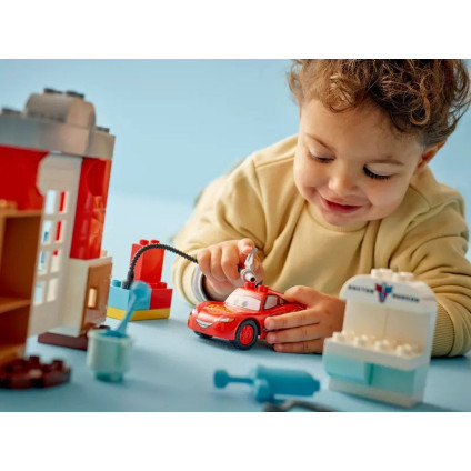 Конструктор LEGO Duplo Визит МакКвина в гараж Дока 10456