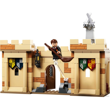Конструктор LEGO Harry Potter 76395 Хогвартс: первый урок полетов