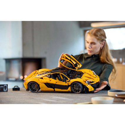 Конструктор LEGO Technic 42172 McLaren P1