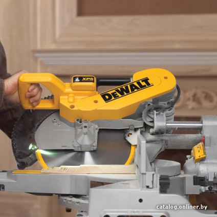 Торцовочная пила DeWalt DWS780