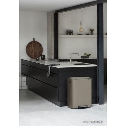 Мусорное ведро Brabantia Bo Pedal Bin 60 л (платиновый)