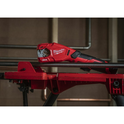 Труборез Milwaukee M12 PCSS-202C 4933479242 (с 2-мя АКБ, кейс)