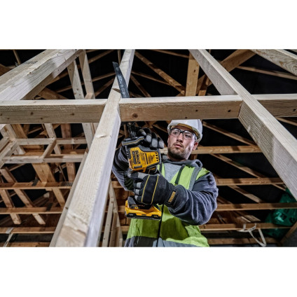 Сабельная пила DeWalt DCS369M2 (с 2-мя АКБ, кейс)