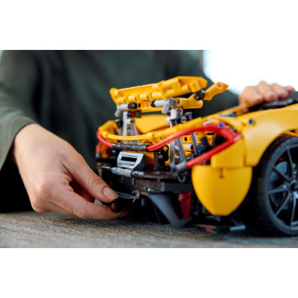 Конструктор LEGO Technic 42172 McLaren P1
