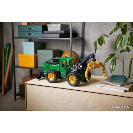 Конструктор LEGO Technic 42157 Скиддер John Deere 948L-II