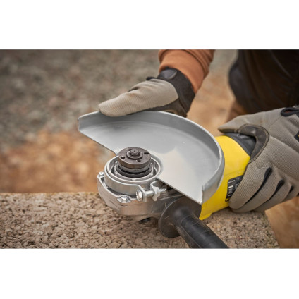 Угловая шлифмашина Stanley FMEG232