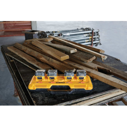 Зарядное устройство DeWalt DCB104 (10.8-12В)