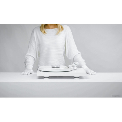 Виниловый проигрыватель Pro-Ject Debut PRO White Edition