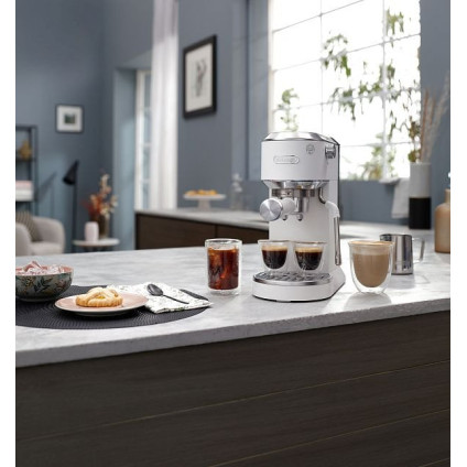 Рожковая кофеварка DeLonghi Dedica EC890.WI