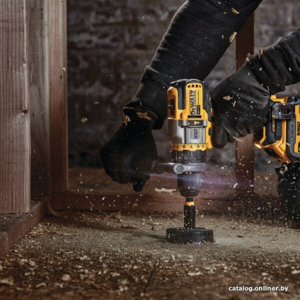 Ударная дрель-шуруповерт DeWalt DCD999NT (без АКБ, кейс)