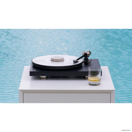 Виниловый проигрыватель Pro-Ject Debut PRO
