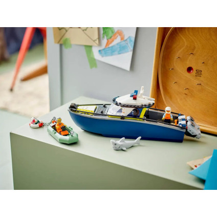 Конструктор LEGO City Полицейская погоня на лодке 60456