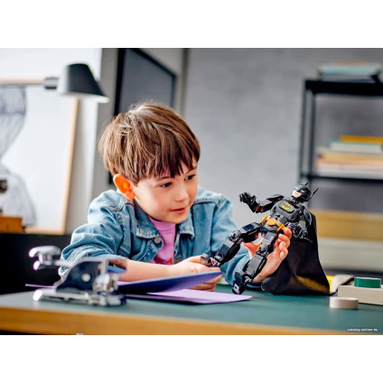 Конструктор LEGO DC Super Heroes 76259 Сборная фигурка Бэтмена