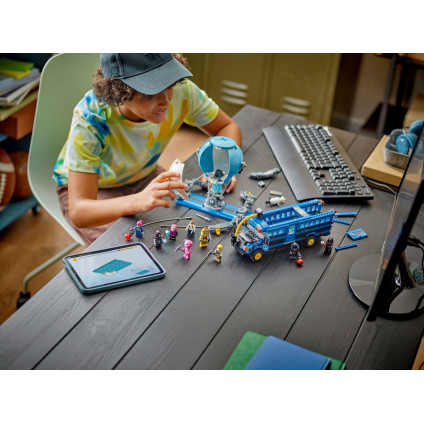 Конструктор LEGO Fortnite 77073 Боевой автобус