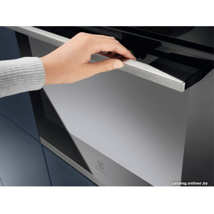 Электрический духовой шкаф Electrolux SteamBake 600 KODEC75X2