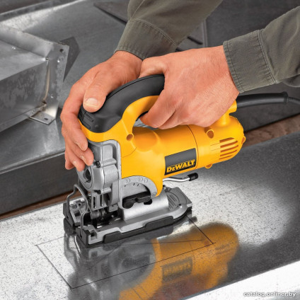 Электролобзик DeWalt DW331K