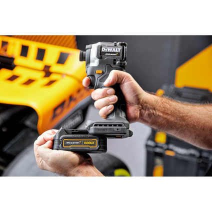 Винтоверт DeWalt DCF85ME2GT (с 2-мя АКБ, кейс)