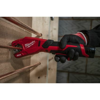 Труборез Milwaukee M12 PCSS-202C 4933479242 (с 2-мя АКБ, кейс)