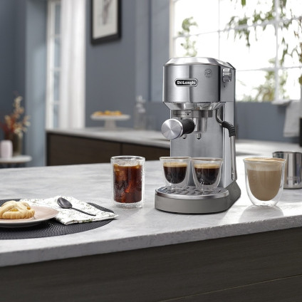 Рожковая кофеварка DeLonghi Dedica EC890.M