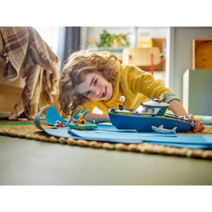 Конструктор LEGO City Полицейская погоня на лодке 60456