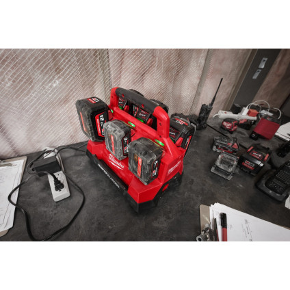 Зарядное устройство Milwaukee M18 PC6 4932480162 (18В)