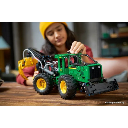 Конструктор LEGO Technic 42157 Скиддер John Deere 948L-II