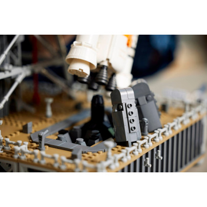 Конструктор LEGO Icons 10341 Космическая пусковая система NASA Artemis