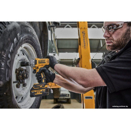 Гайковерт DeWalt DCF891NT-XJ (без АКБ, кейс)