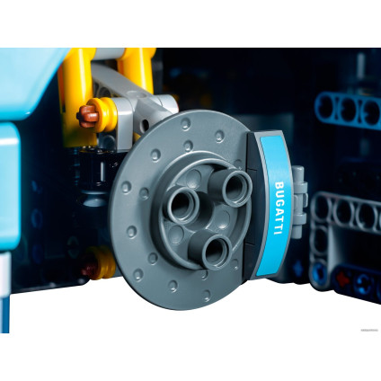 Конструктор LEGO Technic 42083 Bugatti Chiron