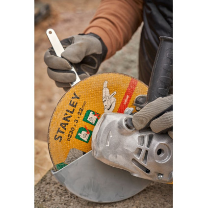 Угловая шлифмашина Stanley FMEG232