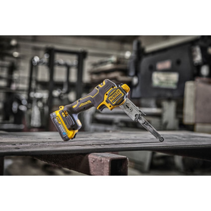 Ленточная шлифмашина DeWalt DCM200NT (без АКБ, кейс)