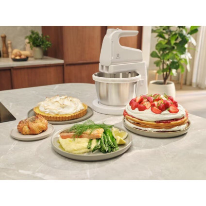 Миксер Electrolux ESM4W