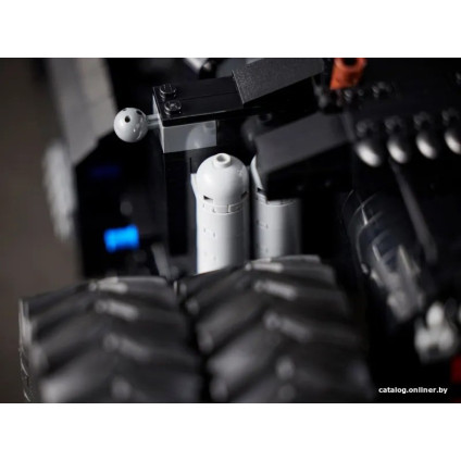 Конструктор LEGO DC Batman 76240 Бэтмобиль Тумблер