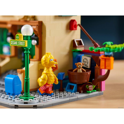 Конструктор LEGO Ideas 21324 Улица Сезам, 123