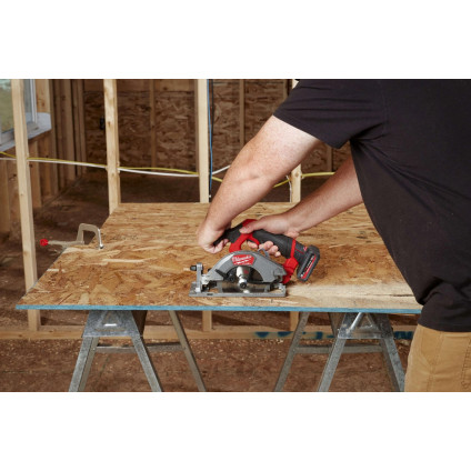 Дисковая (циркулярная) пила Milwaukee M12 FCS442-502X 4933493489 (с 2-мя АКБ, кейс)