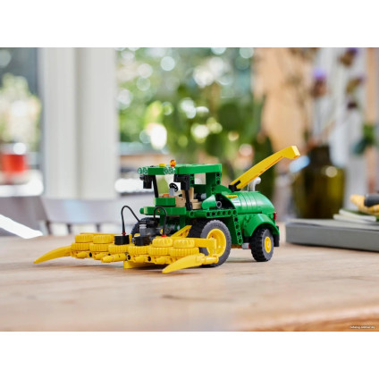 Конструктор LEGO Technic 42168 Кормоуборочный комбайн John Deere 9700